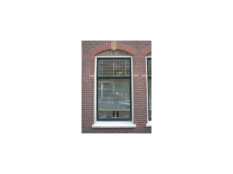 Glas in lood in dubbel glas gezet, schuiframen vervangen en voorzien van hr++ glas.